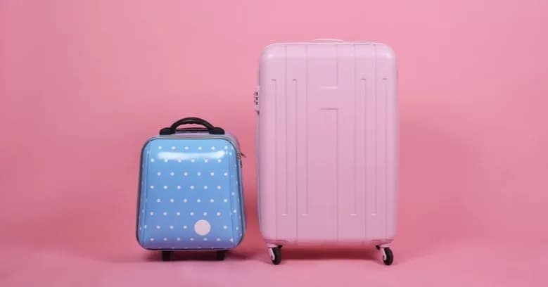 Jaką walizkę można zabrać do samolotu? Oto ważne limity bagażu