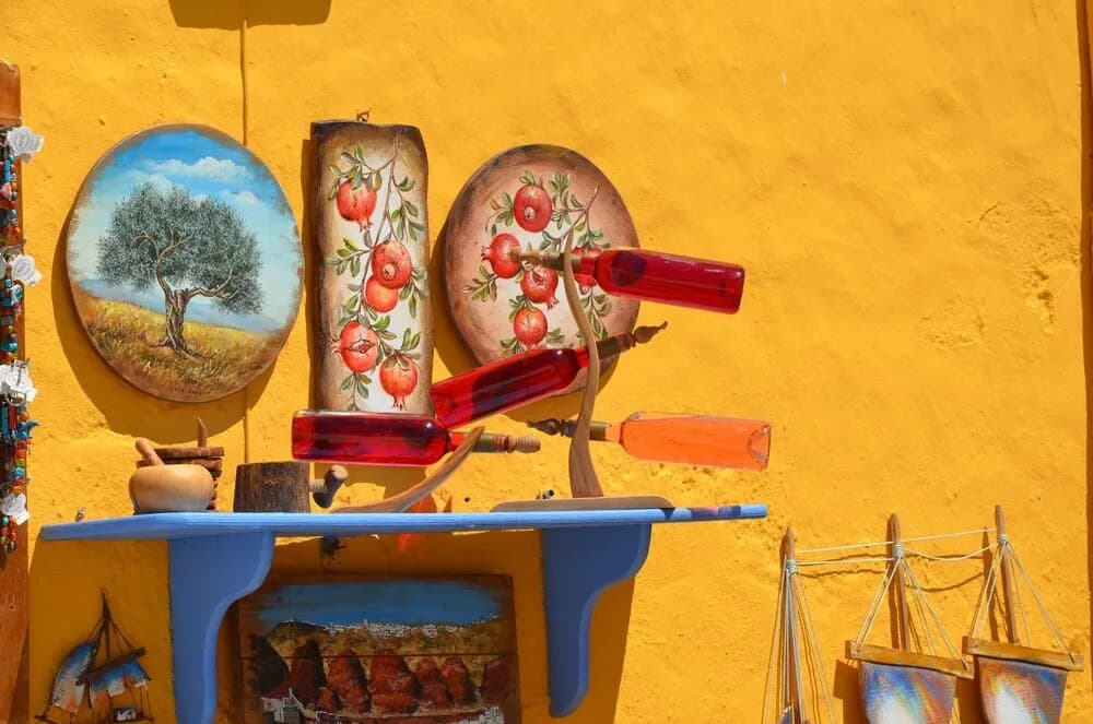 Gdzie kupić pamiątki w Rzymie? Odkryj ukryte skarby i porady