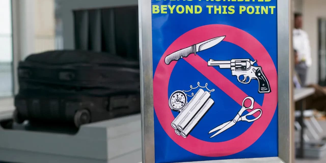 Czy można przewozić nóż w bagażu rejestrowanym? Poznaj zasady i ograniczenia