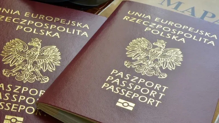 Ile kosztuje paszport dla dziecka? Sprawdź, jak zaoszczędzić