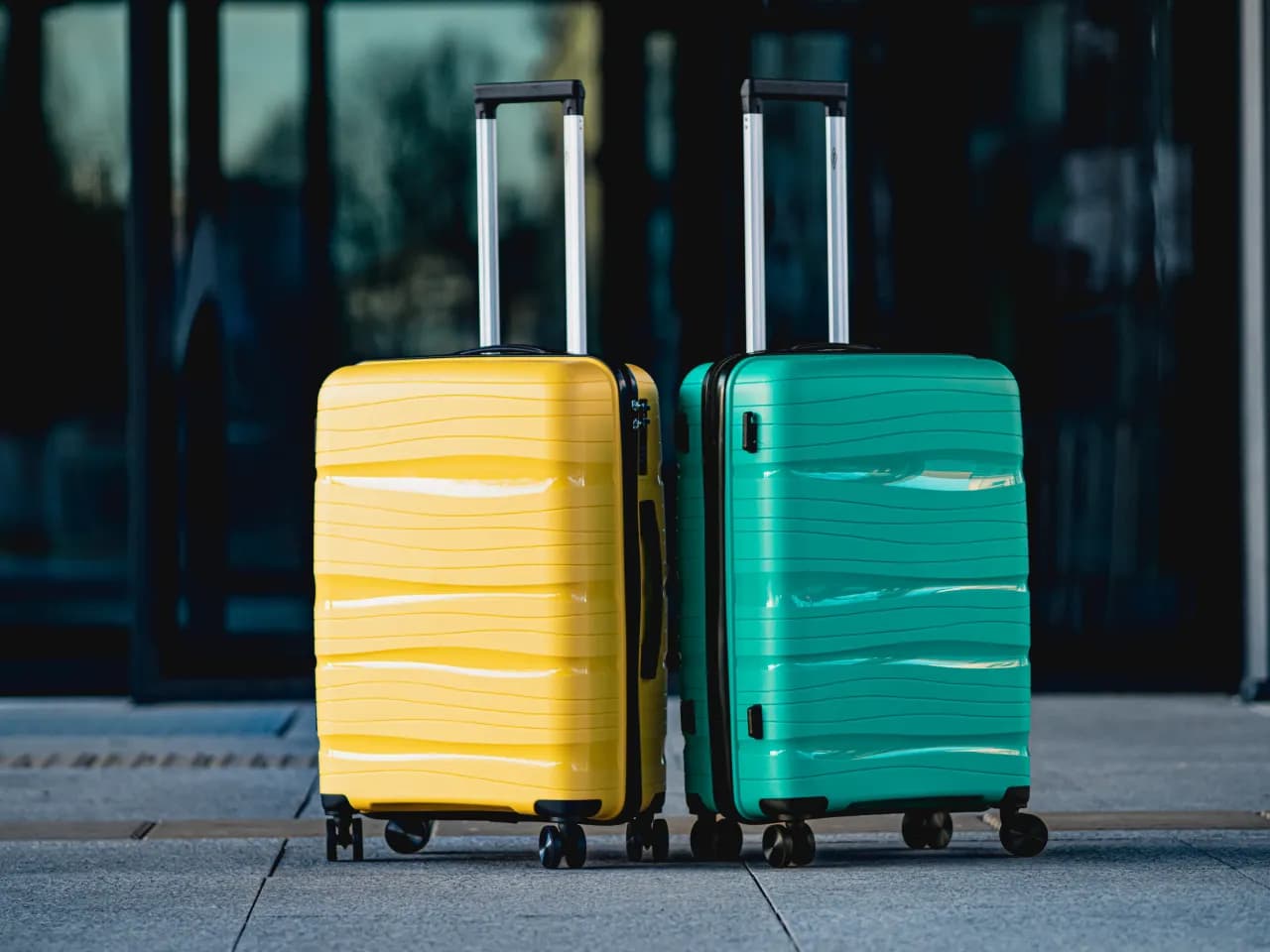 Walizka PP czy PC: Która lepsza dla Twoich podróży? Porównanie materiałów