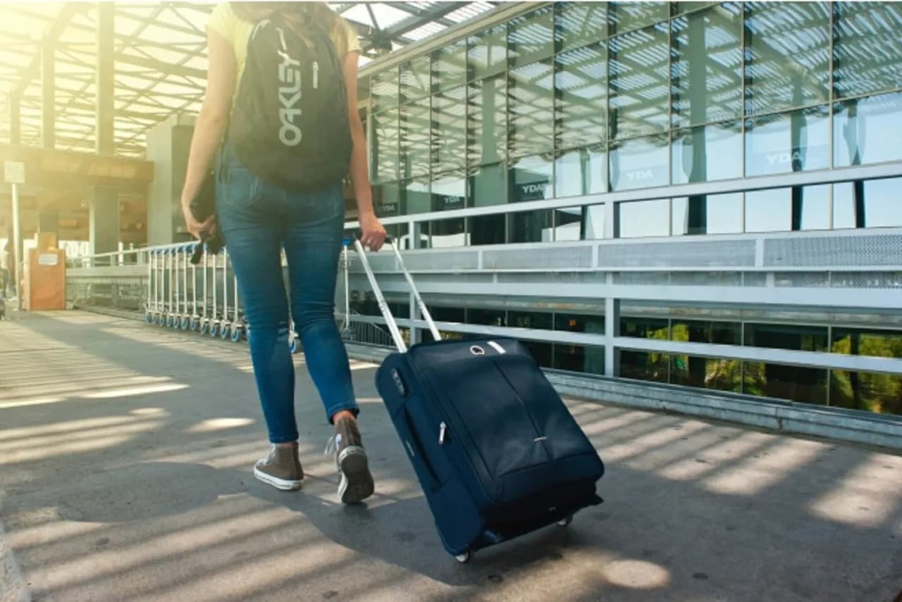 Czy waga bagażu się sumuje? Sprawdź zasady i uniknij opłat