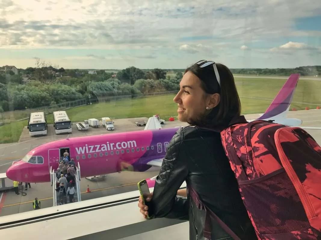 Ile może ważyć bagaż podręczny w Wizz Air? Sprawdź, by uniknąć problemów